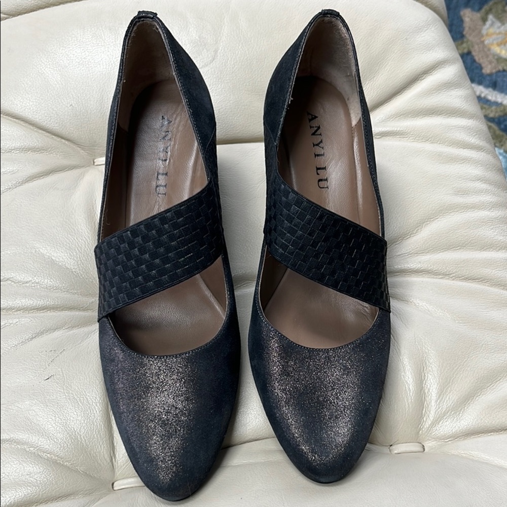 Anyi Lu Katia Wedge Size 40. Black sparkle